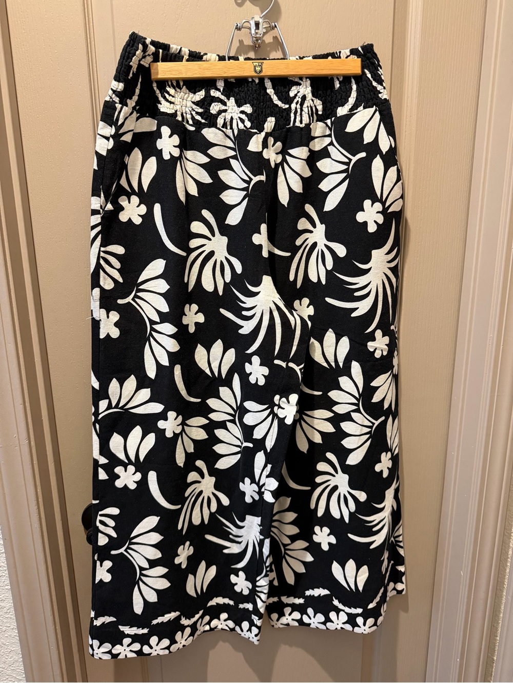 Tahari Black and White Wide Leg Pants with Floral Print